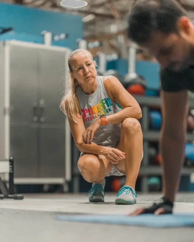 Coach Buffy Shoene speaking with a gym member during a training session at Live Active Charlotte